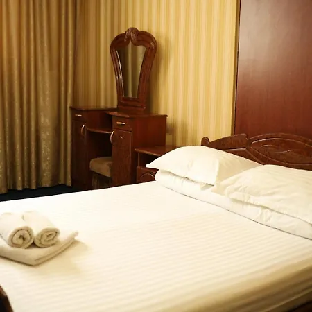 Diana Hotel *
